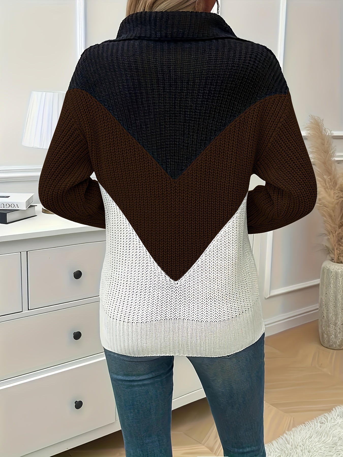 [Everyday Elegance] Elegant Two-Tone Zip-Up Sweater