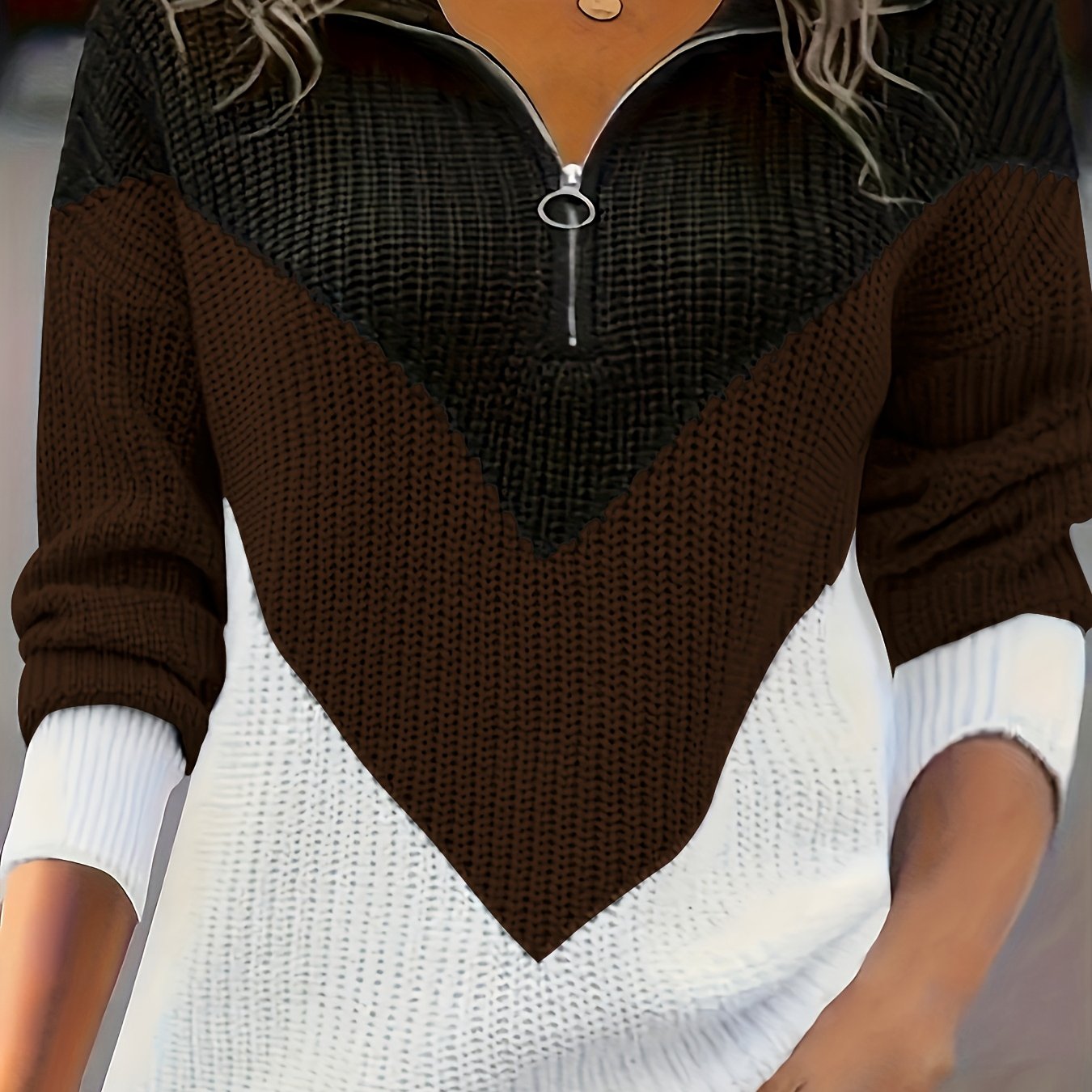 [Everyday Elegance] Elegant Two-Tone Zip-Up Sweater