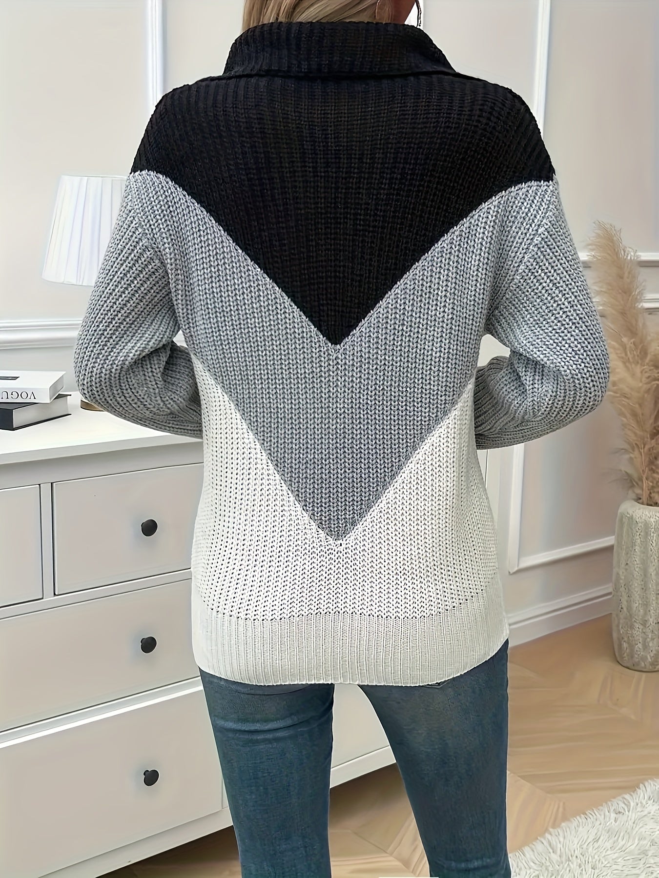 [Everyday Elegance] Elegant Two-Tone Zip-Up Sweater